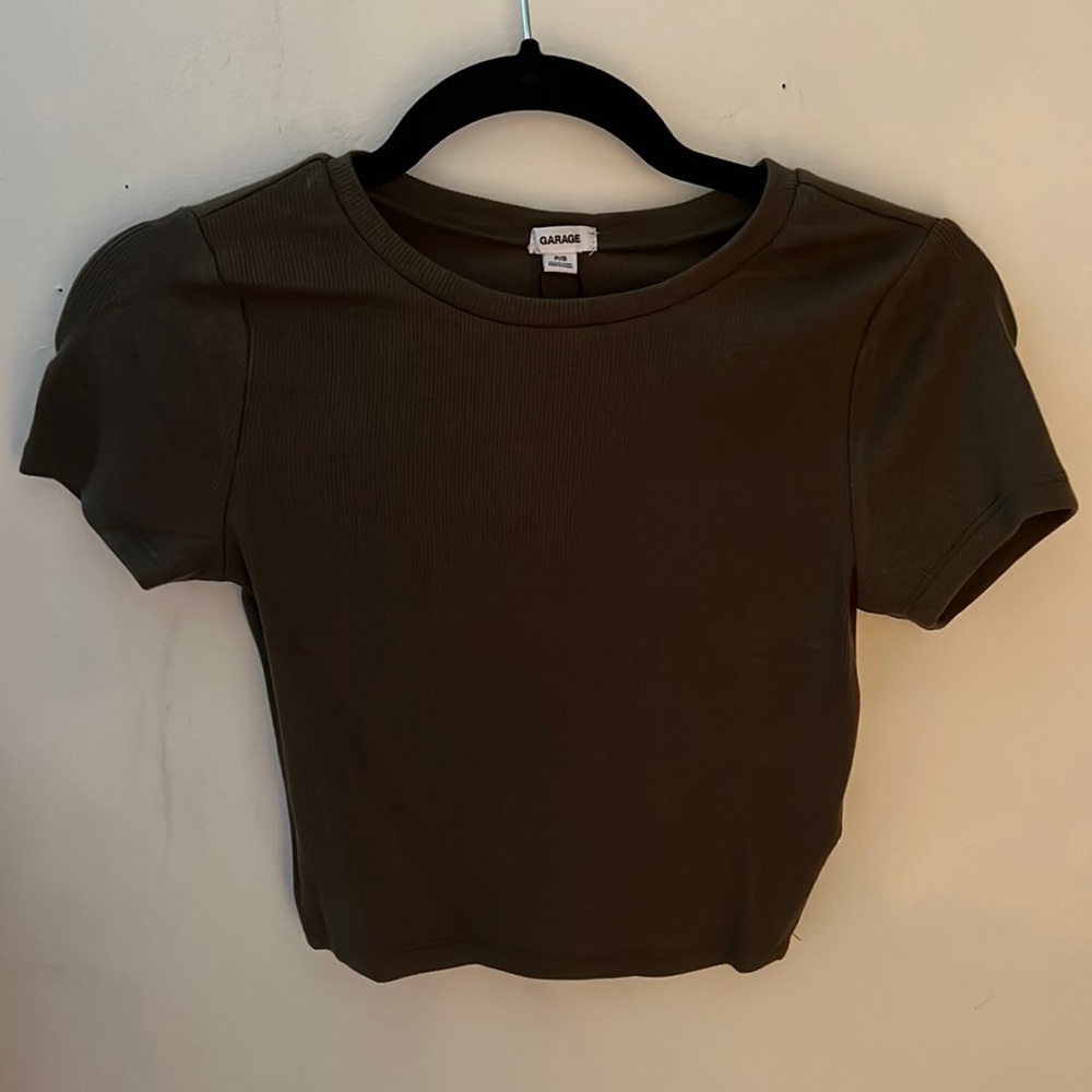 A never worn cute cropped olive green t shirt. Size small from garage.